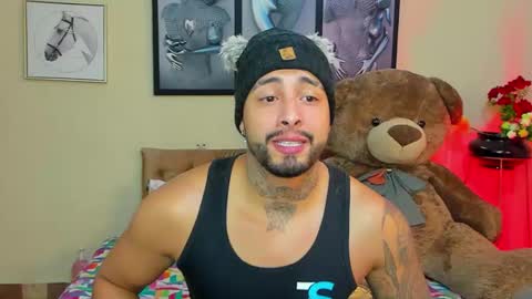 Snapshot of bastian_jones1 chatting on January 30, 7:07 am bastian_jones1 online show from January 30, 7:07 am