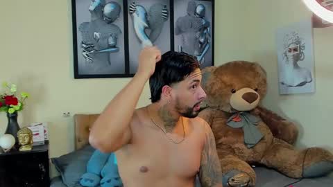 Snapshot of bastian_jones1 chatting on February 16, 10:21 pm bastian_jones1 online show from February 16, 10:21 pm