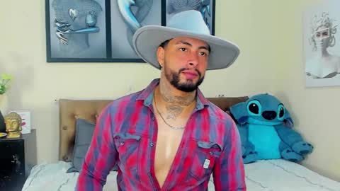 Snapshot of bastian_jones1 chatting on March 11, 1:05 am bastian_jones1 online show from March 11, 1:05 am