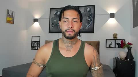 Snapshot of bastian_jones1 chatting on September 14, 8:13 am bastian_jones1 online show from September 14, 8:13 am