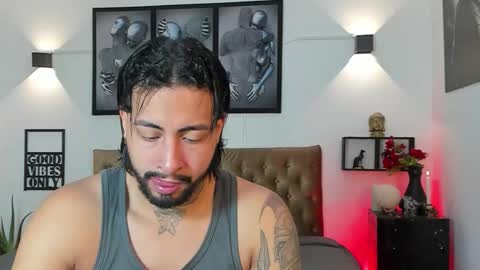 Snapshot of bastian_jones1 chatting on November 17, 1:39 pm bastian_jones1 online show from November 17, 1:39 pm