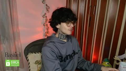 Snapshot of bastiel_ chatting on October 8, 3:15 am Bastiel online show from October 8, 3:15 am