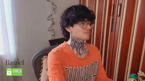 Snapshot of bastiel_ chatting on October 9, 8:29 pm Bastiel online show from October 9, 8:29 pm