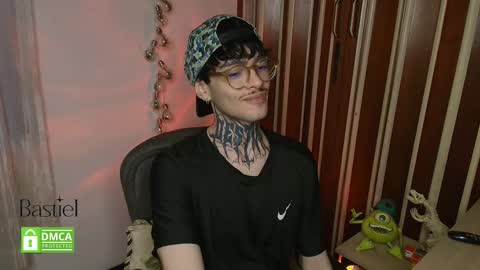 Snapshot of bastiel_ chatting on October 14, 10:54 pm Bastiel online show from October 14, 10:54 pm