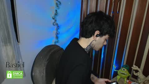Snapshot of bastiel_ chatting on October 31, 2:34 am Bastiel online show from October 31, 2:34 am