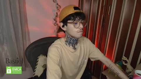 Snapshot of bastiel_ chatting on November 5, 2:22 am Bastiel online show from November 5, 2:22 am