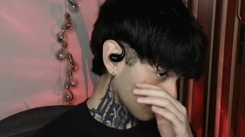 Snapshot of bastiel_ chatting on December 4, 12:09 am Bastiel online show from December 4, 12:09 am