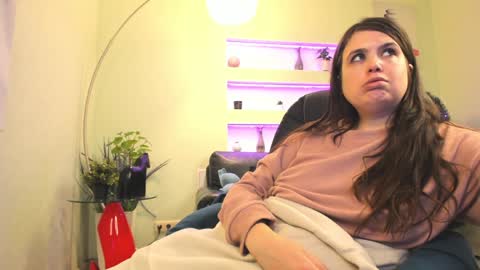 Snapshot of battymoll chatting on December 12, 6:31 pm battymoll online show from December 12, 6:31 pm