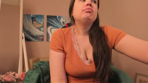 Snapshot of battymoll chatting on December 13, 3:54 pm battymoll online show from December 13, 3:54 pm