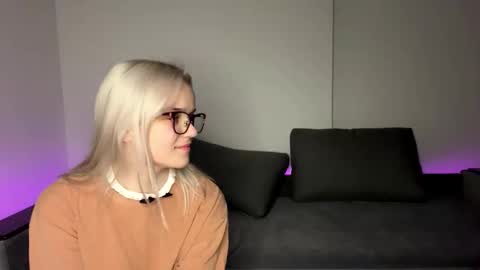 Snapshot of bawdycouple chatting on November 5, 3:45 pm Max and Bella online show from November 5, 3:45 pm