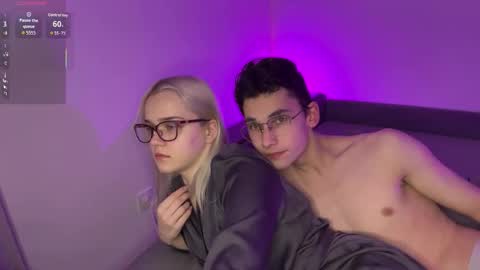 Max and Bella online show from January 16, 1:59 pm