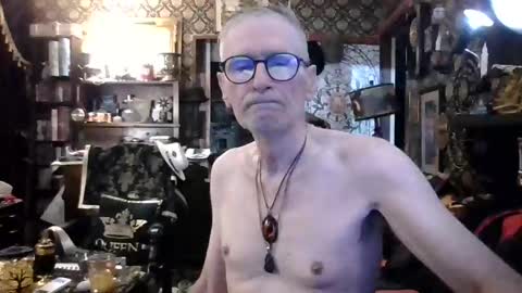 Snapshot of bazzasworld chatting on February 11, 9:42 am Bazza online show from February 11, 9:42 am