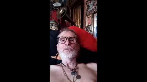 Snapshot of bazzasworld chatting on February 3, 7:13 am Bazza online show from February 3, 7:13 am