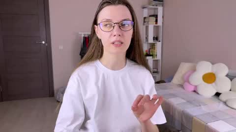 Snapshot of bb_lourels_ chatting on June 6, 5:39 pm Lourel I will be here on and online show from June 6, 5:39 pm