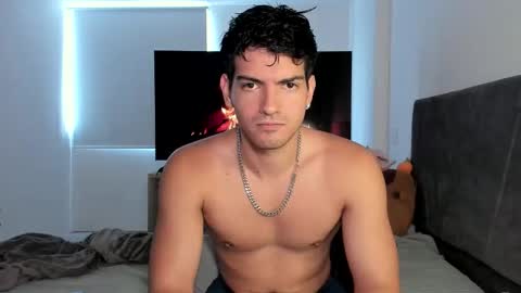 Valentino online show from October 16, 8:32 pm