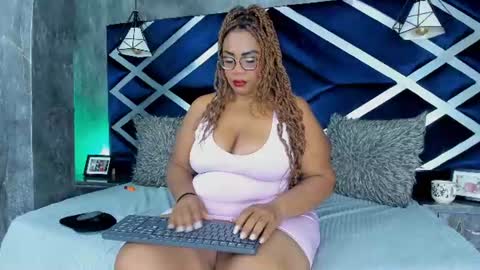 Bbwlatina01 online show from August 5, 12:08 pm