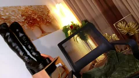 Snapshot of bby_lexielore69 chatting on June 25, 11:31 pm bby_lexielore69 online show from June 25, 11:31 pm