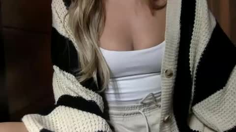 Snapshot of bbybri chatting on September 30, 4:06 am Brianne may online show from September 30, 4:06 am