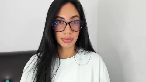 daniela villamizar online show from December 30, 8:15 pm