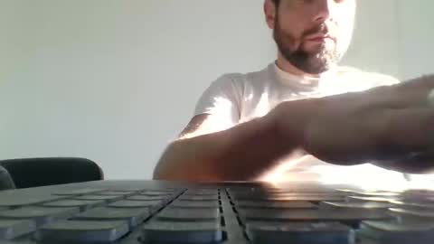 Snapshot of bdemwi2588 chatting on February 1, 9:00 am bdemwi2588 online show from February 1, 9:00 am