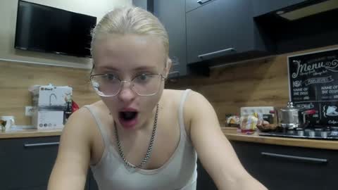 Snapshot of be_daddy chatting on December 9, 6:46 pm Summer BABY online show from December 9, 6:46 pm