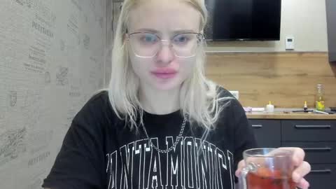 Snapshot of be_daddy chatting on December 15, 4:59 pm Summer BABY online show from December 15, 4:59 pm