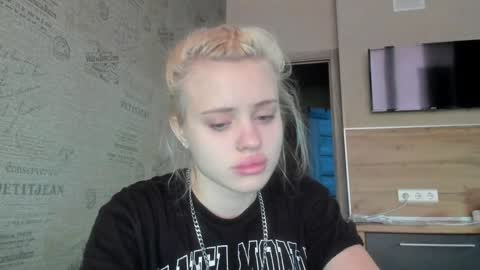 Snapshot of be_daddy chatting on December 18, 1:02 pm Summer BABY online show from December 18, 1:02 pm