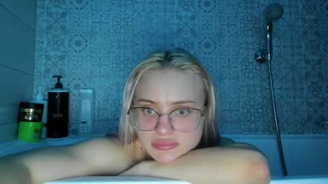 Snapshot of be_daddy chatting on December 22, 8:03 pm Summer BABY online show from December 22, 8:03 pm