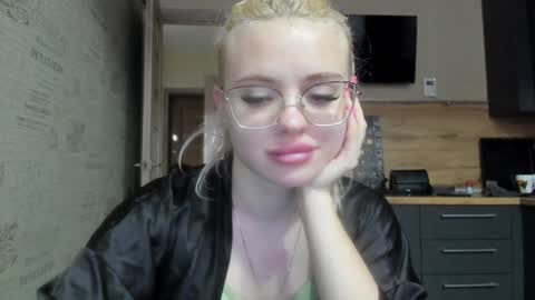 Snapshot of be_daddy chatting on February 2, 2:24 pm Summer BABY online show from February 2, 2:24 pm