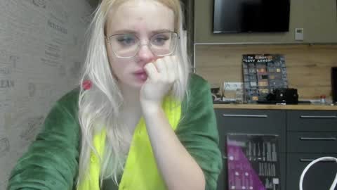 Snapshot of be_daddy chatting on February 3, 3:38 pm Summer BABY online show from February 3, 3:38 pm