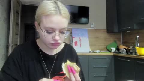 Snapshot of be_daddy chatting on February 8, 1:33 pm Summer BABY online show from February 8, 1:33 pm