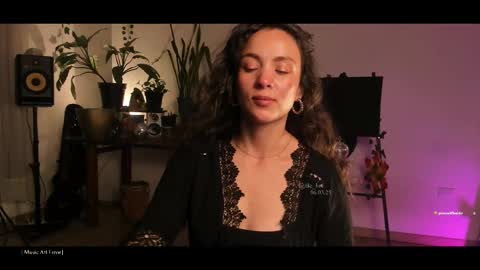 Snapshot of be_lov chatting on March 6, 11:36 am Call me Bells Next Stream on Wednesday Feb 26 online show from March 6, 11:36 am