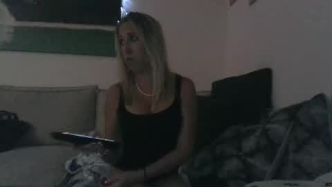 Snapshot of beach_bunny69 chatting on January 6, 10:02 am Emma online show from January 6, 10:02 am