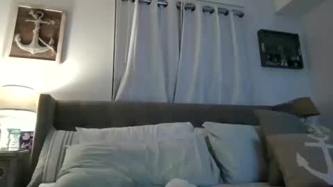 Snapshot of beach_bunny69 chatting on October 16, 4:24 am Emma online show from October 16, 4:24 am