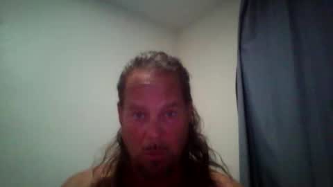 Snapshot of beachmonty chatting on April 15, 2:29 am beachmonty online show from April 15, 2:29 am