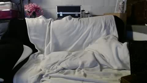 Snapshot of beachymilf chatting on May 20, 12:55 pm BeachyMILF online show from May 20, 12:55 pm