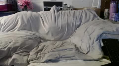 Snapshot of beachymilf chatting on June 16, 4:53 pm BeachyMILF online show from June 16, 4:53 pm