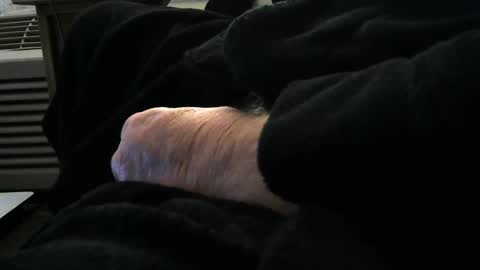 bear4146 online show from March 1, 11:34 am