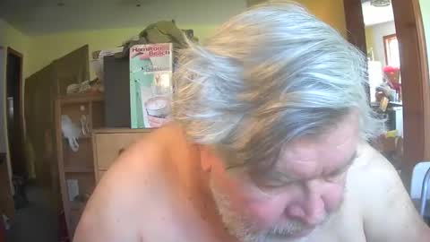 Snapshot of bear8620 chatting on April 26, 2:37 pm bear online show from April 26, 2:37 pm