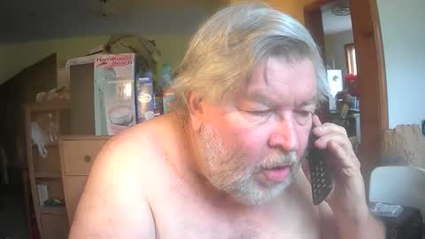 Snapshot of bear8620 chatting on April 30, 8:37 pm bear online show from April 30, 8:37 pm