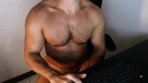 Snapshot of beard_top_guy chatting on November 17, 1:28 pm Beard Guy online show from November 17, 1:28 pm