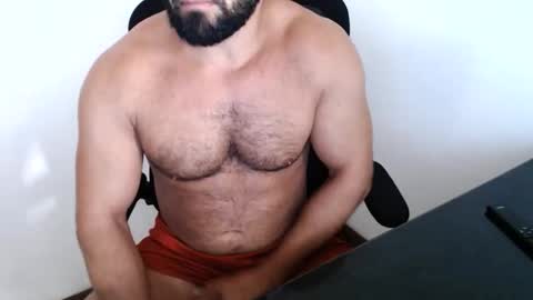 Snapshot of beard_top_guy chatting on November 19, 5:46 pm Beard Guy online show from November 19, 5:46 pm