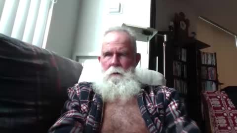 Snapshot of beardbushy chatting on November 25, 4:40 pm beardbushy online show from November 25, 4:40 pm