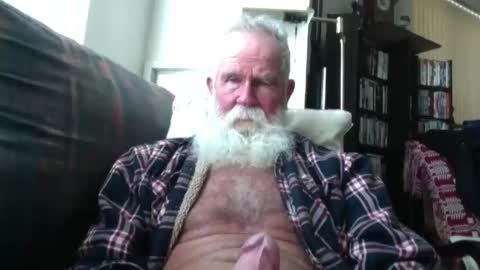 Snapshot of beardbushy chatting on December 14, 4:56 pm beardbushy online show from December 14, 4:56 pm