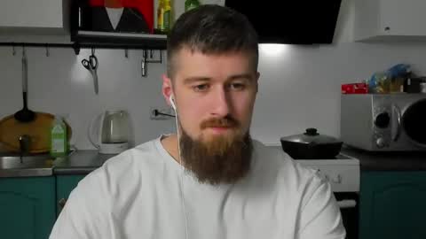 Snapshot of bearded_legend chatting on February 9, 8:24 pm Zeus online show from February 9, 8:24 pm