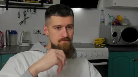 Snapshot of bearded_legend chatting on October 13, 1:38 am Zeus online show from October 13, 1:38 am