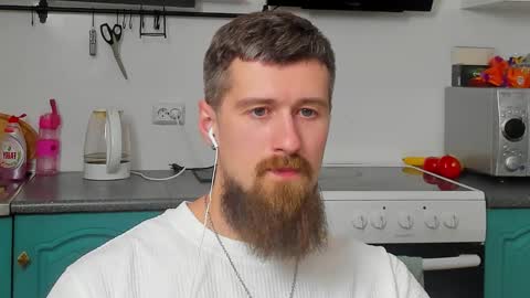 Snapshot of bearded_legend chatting on October 28, 11:07 pm Zeus online show from October 28, 11:07 pm