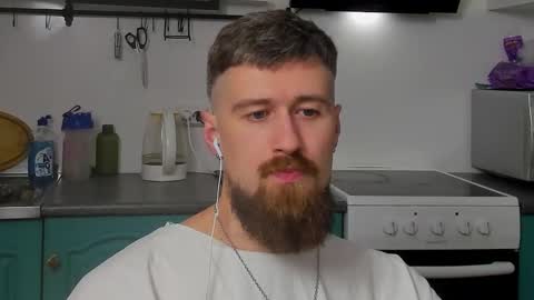 Snapshot of bearded_legend chatting on November 16, 8:14 pm Zeus online show from November 16, 8:14 pm