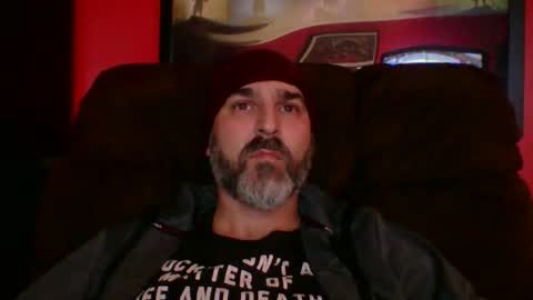 Snapshot of beardedambition chatting on October 9, 11:25 pm beardedambition online show from October 9, 11:25 pm