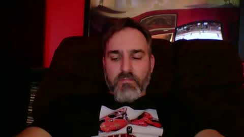 Snapshot of beardedambition chatting on November 14, 1:48 am beardedambition online show from November 14, 1:48 am